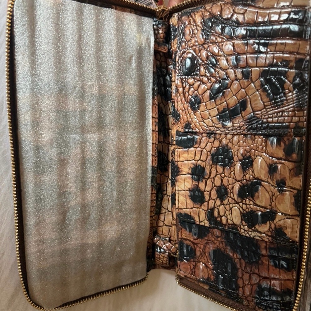 Brahmin Skyler GOLDEN LYNX Wallet Wristlet Clutch Passport Leopard NWT - Picture 5 of 11